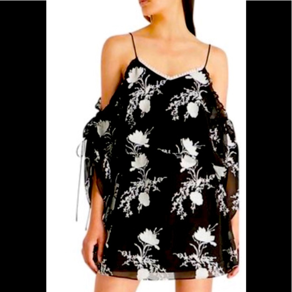 BNWT‼️ Alice + Olivia “Holden” Cold Shoulder Dress